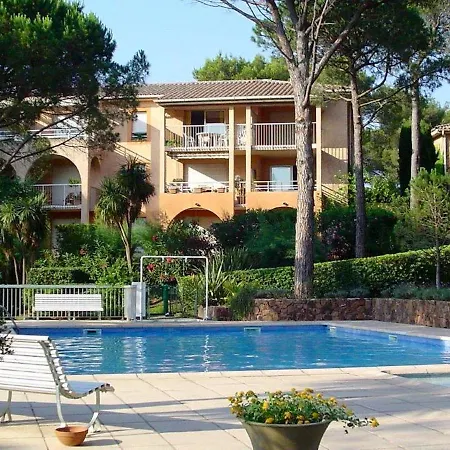 Apartment Studio Avec Piscine Partagee Et Jardin Amenage A Raphael A 5 Km De La Plage