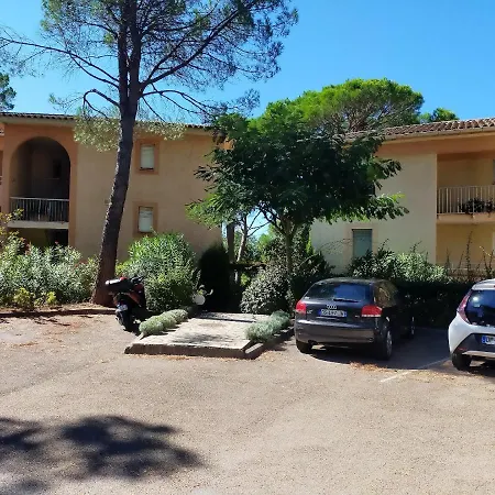Studio Avec Piscine Partagee Et Jardin Amenage A Raphael A 5 Km De La Plage Apartment